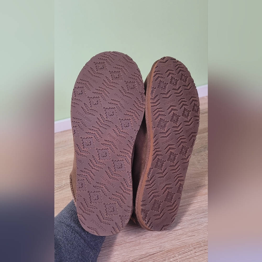 Pendelton Brown Suede Men's Slippers with Patterned Accent Sherpa 9 - Picture 7 of 7